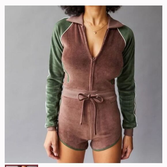 NWOT Urban Outfitters Let’s Frans Velour Retro Shorts Romper - Picture 1 of 6